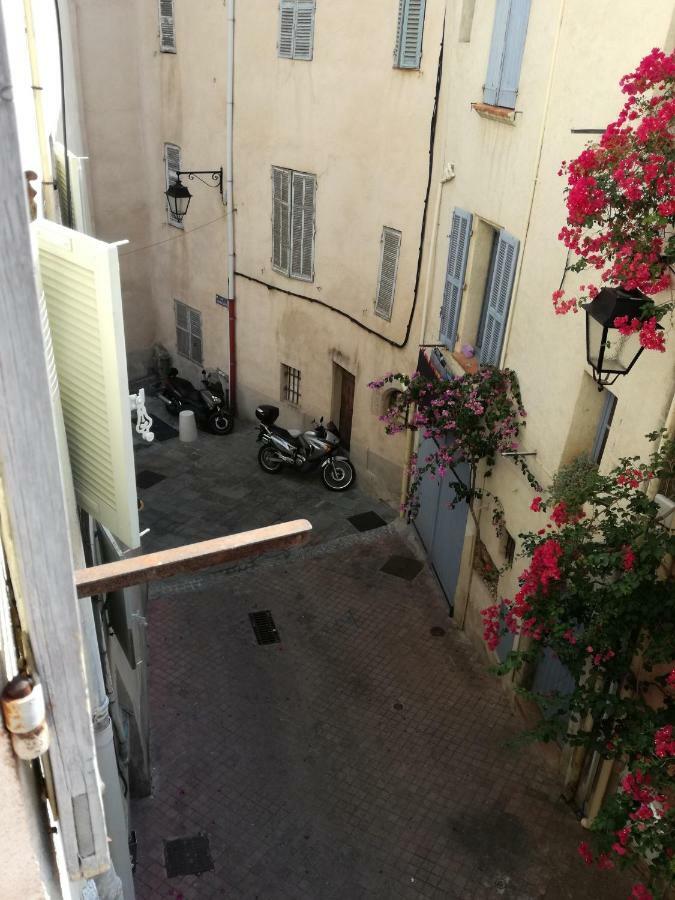 Blue Palm Apartment Hyeres Exterior photo